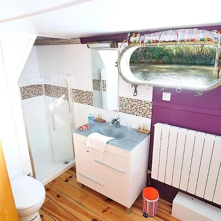 A La Peniche Durandal Hotel en barco